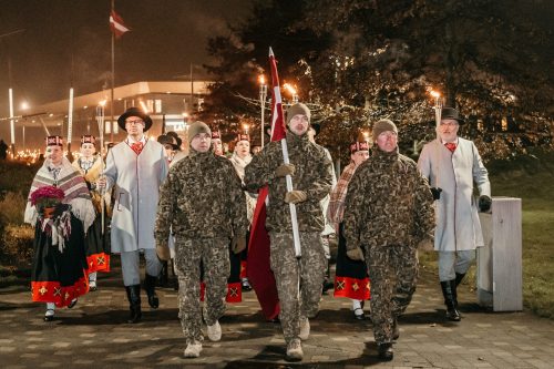 Lāčplēša dienas lāpu gājiens no Lielā laukuma